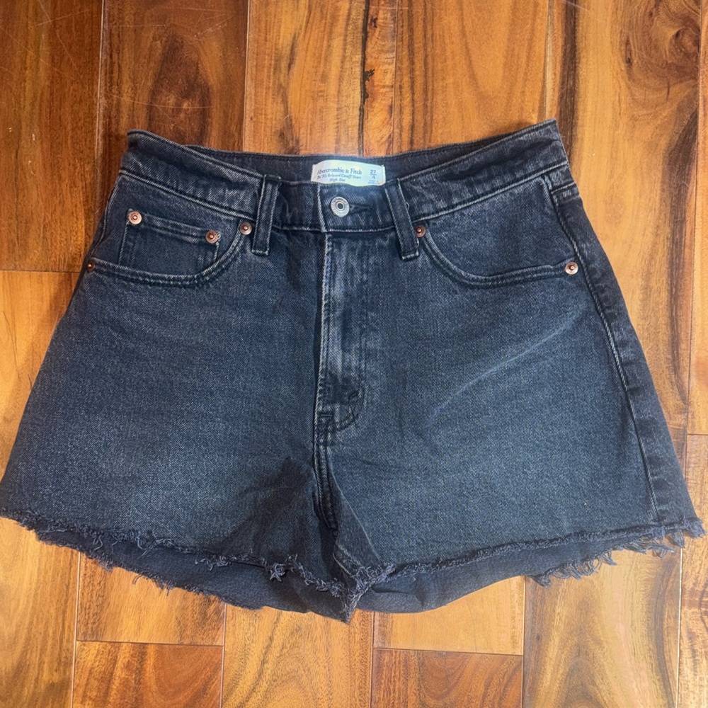 Abercrombie 90s relaxed cut off short curve love size 27 black